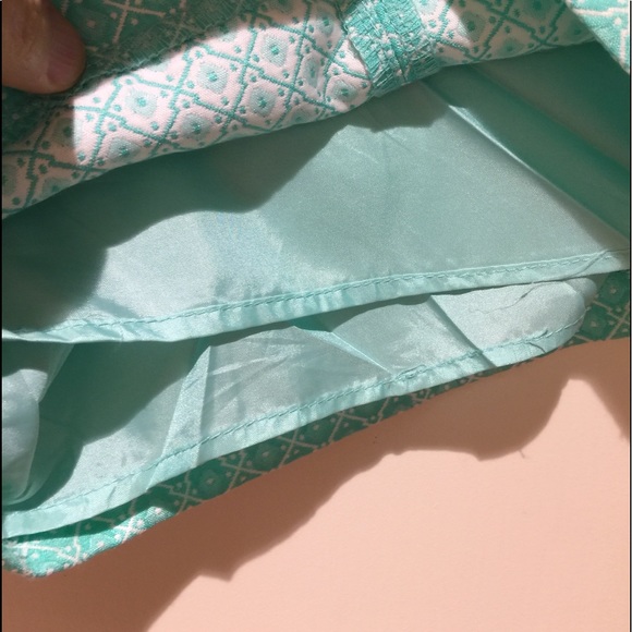 Beautiful textured shorts by Very J size Large - Picture 2 of 7